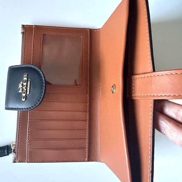 COACH Wallet signature canvas with cellphone holder. - Picture 6 of 7